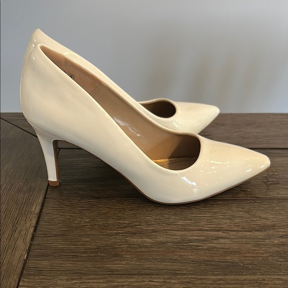 Chic Cream Heels - Picture 3 of 5